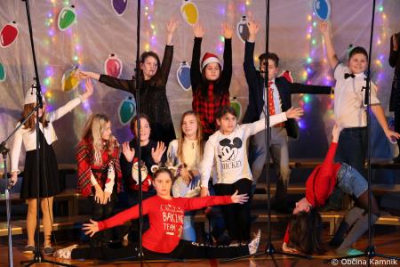 Miklavžev koncert na Osnovni šoli Toma Brejca napolnil telovadnico do zadnjega kotička (37)